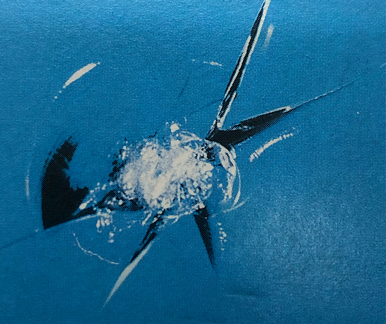 フロントガラスのヒビを修理します。